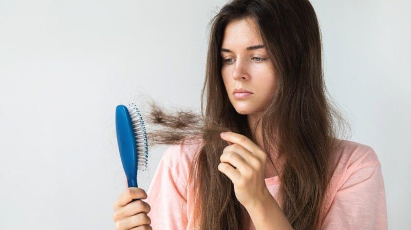 Почему выпадают волосы? 3 натуральные смеси, которые останавливают выпадение волос