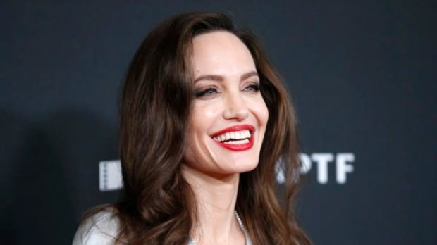 Анджелина Джоли объявила, что хочет стать похоронным директором!