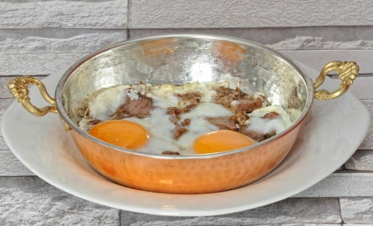 Не ешьте жареные яйца на завтрак!