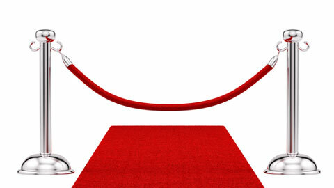 shutterstock 103168676 изображение красной ковровой дорожки и бархатной веревки