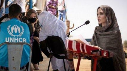 Анджелина Джоли посетила лагерь беженцев