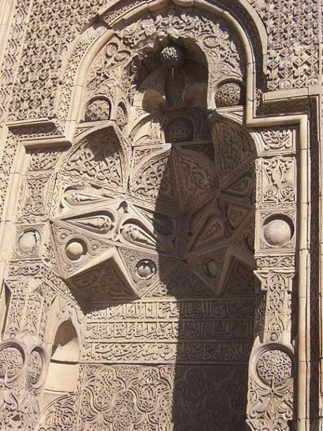 Большая Мечеть Дивриги - Западные Ворота - Теневой Силуэт