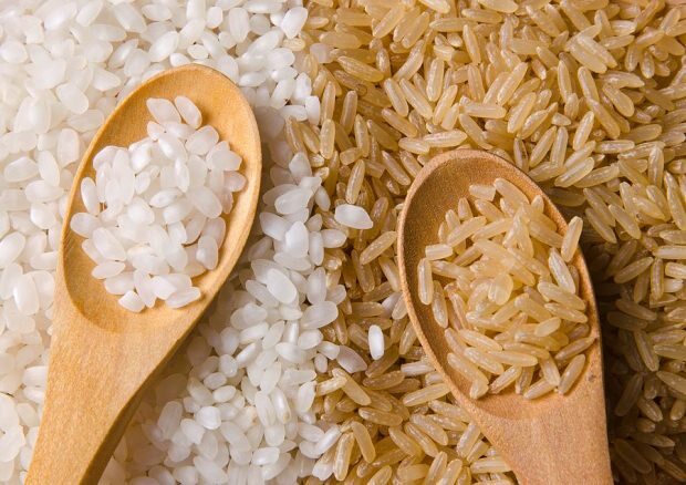 коричневый рис с белым рисом