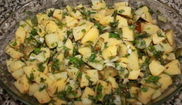 Как приготовить вкусный картофельный салат?