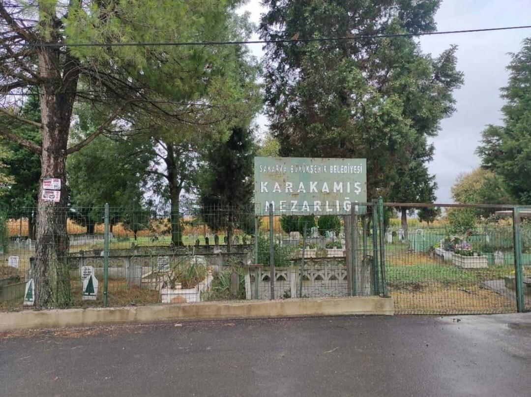 Зейнеп Куртулуш была похоронена на соседнем кладбище.