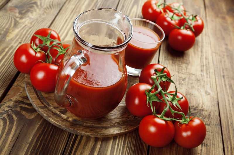 Такие продукты, как сельдерей и морковь, увеличивают полезные свойства томатного сока.