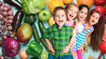 Что нужно сделать ребенку, который не любит и не ест овощи? Накормить ребенка шпинатом ...