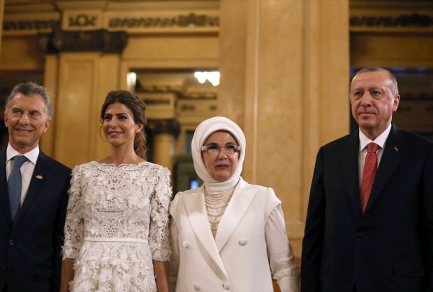 Первая леди Эрдоган приветствуется на саммите G20 в Аргентине