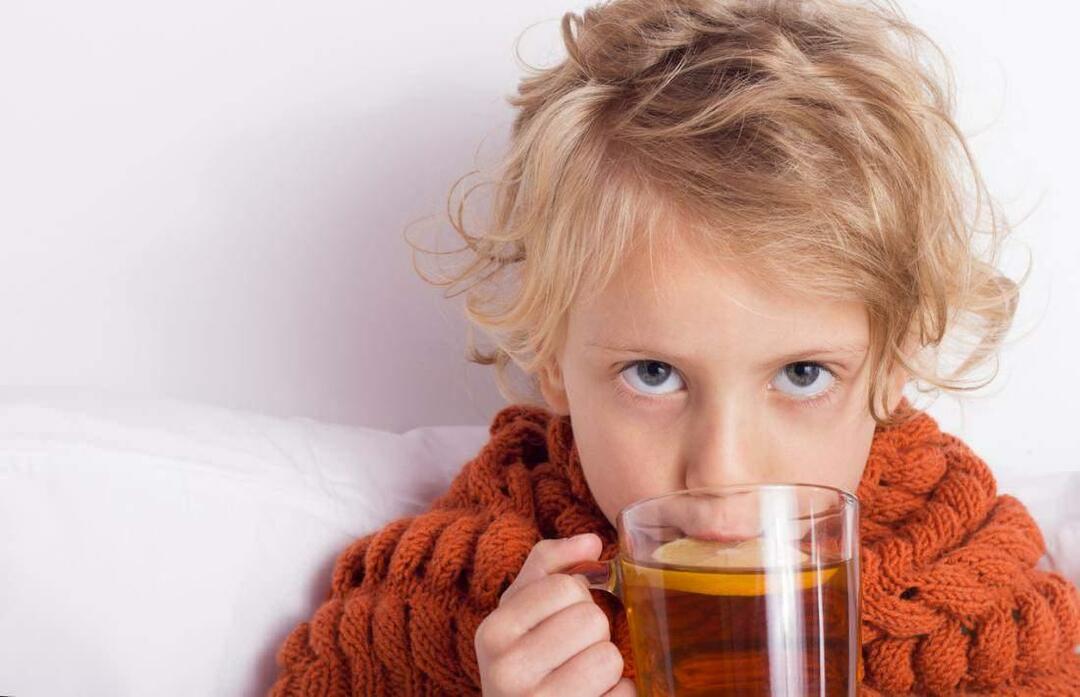 Как у детей болит горло? Что полезно при воспалении горла у детей?